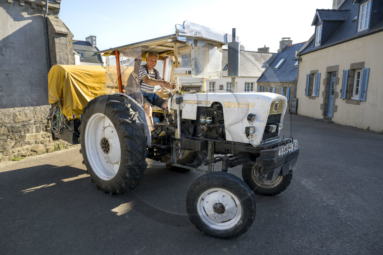 France, Finistère (29), Iles du Ponant, Ile de Batz, le tracteur est le moyen de transport principal de l'ile