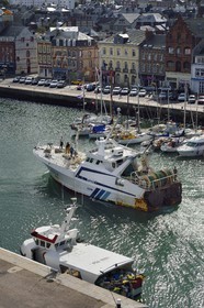 France, Seine-Maritime (76), Pays de Caux, Côte d'Albâtre, Fécamp, retour au port d'un bateau de pêche