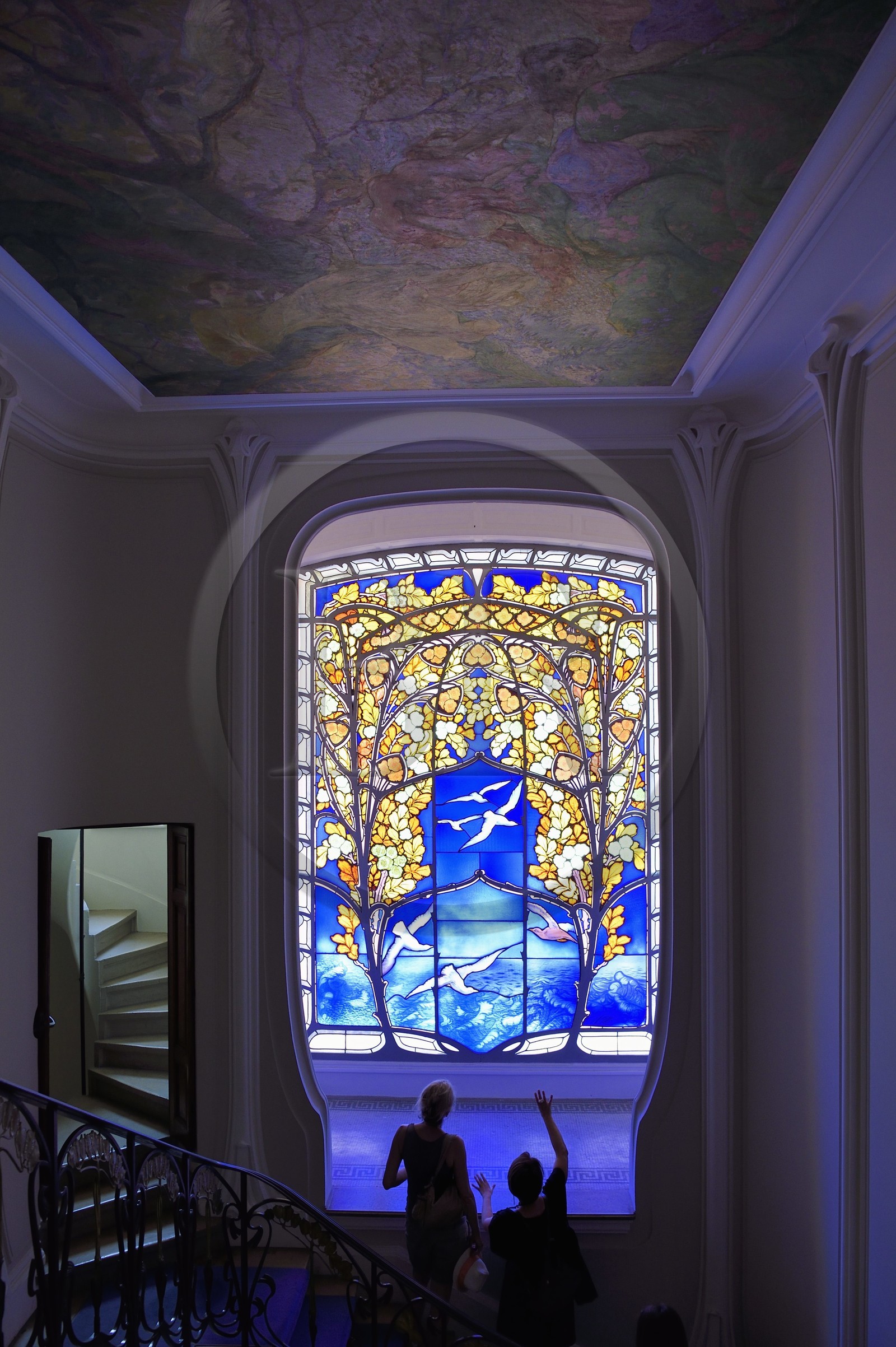 France, Meurthe-et-Moselle (54), Nancy, la maison Bergeret de style Art Nouveau, vitrail Roses et mouettes de Jacques Gruber et plafond de Victor Prouvé