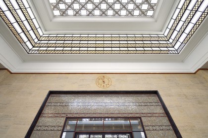 Maroc, Casablanca, banque Al Magrib place Mohammed V à l'angle de l'avenue Hassan II, architecte Edmond Brion (1937)