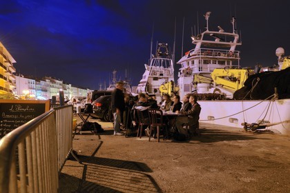 France, Herault, Sete, canal Royal (Royal Canal), restaurant terrace in front of a trawler on the Quai du General Durand