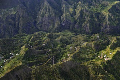 France, Ile de la Reunion, le cirque de Cilaos, classé Patrimoine Mondial de l'UNESCO, la route nationale 5 d'accès au cirque aussi appelée Route aux 400 virages (vue aérienne)