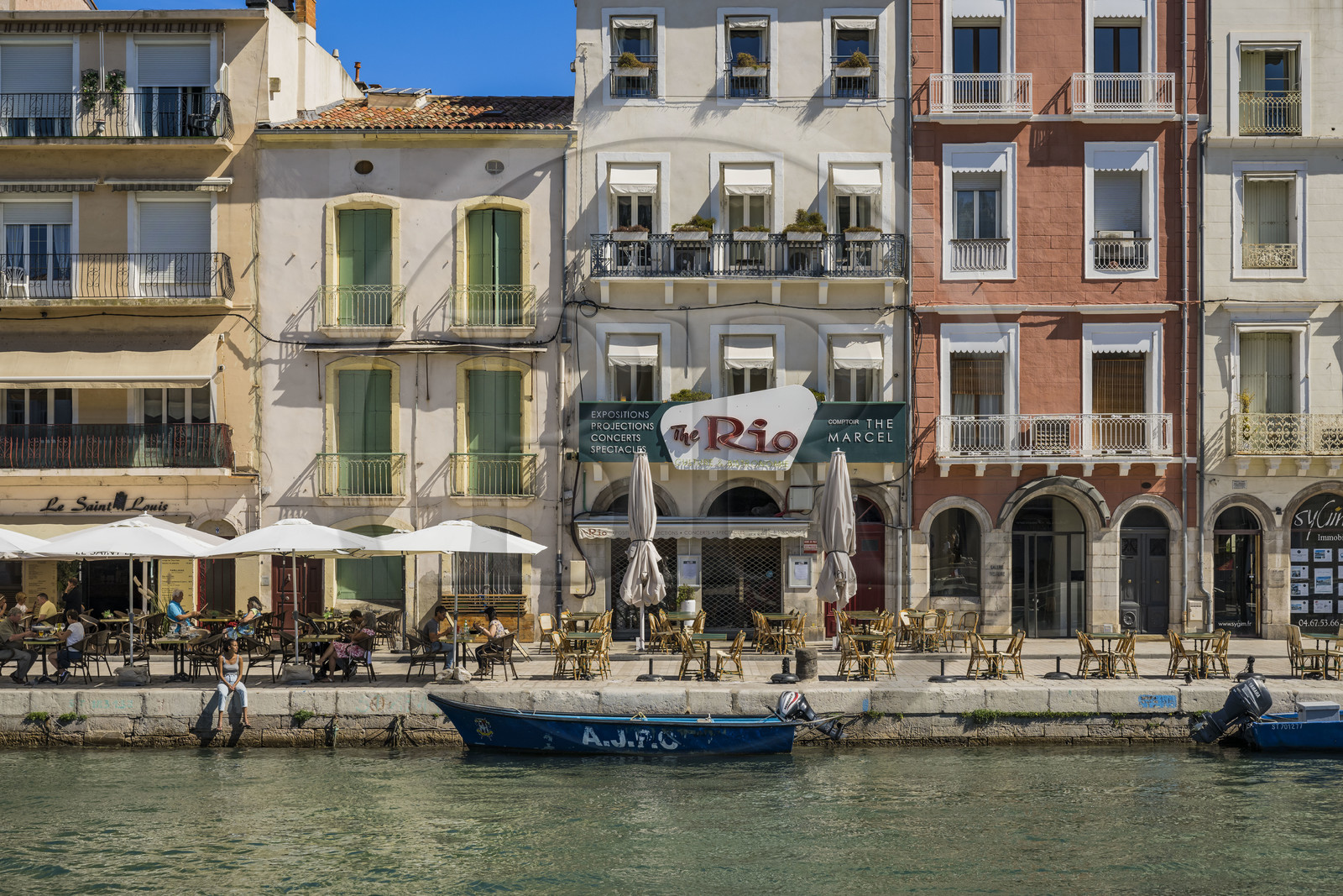 France, Hérault (34), Sète, Canal royal dans le Cadre royal, suites d'artistes The Marcel au-dessus de l'ancien cinéma le Rio sur le quai Léopold Suquet