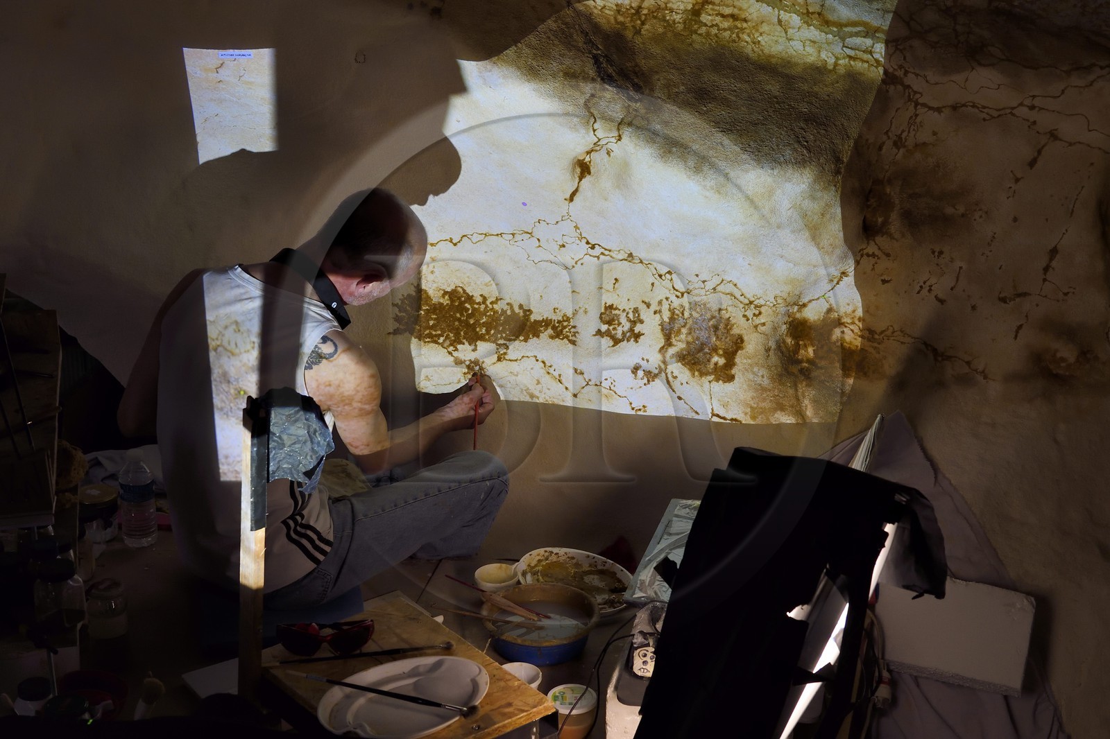 France, Dordogne (24), Montignac, l’Atelier des Fac-Similés du Périgord (AFSP) spécialisé dans la reproduction minérale de parois ornées de la préhistoire et en charge de la reconstitution fidèle des parois de la grotte de Lascaux, reproductions des peintures, mention obligatoire Atelier des Fac-Similés du Périgord France, Dordogne (24), Montignac, l’Atelier des Fac-Similés du Périgord (AFSP) spécialisé dans la reproduction minérale de parois ornées de la préhistoire et en charge de la reconstitution fidèle des parois de la grotte de Lascaux, reproductions des peintures, mention obligatoire Atelier des Fac-Similés du Périgord