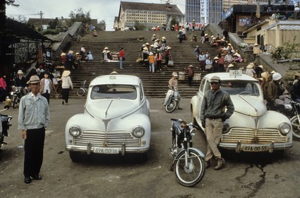 Vietnam, province de Lam Dong, Dalat, vieilles Peugeot 203 utilis