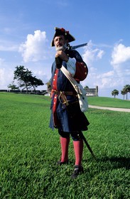 Etats-Unis, Floride, Saint Augustine, Castillo de San Marcos, garde en costume espagnol du 18è siècle