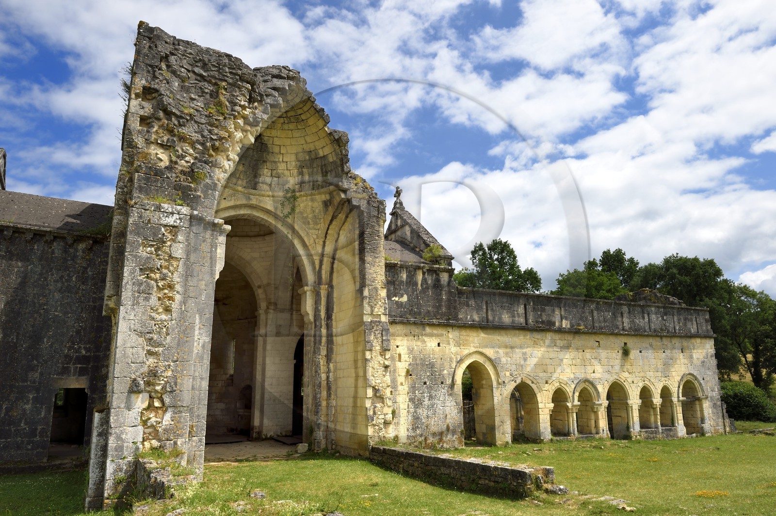 France, Dordogne (24), Périgord Vert, Villars, abbaye cistercienne de Boschaud du 12ème siècle qui dépendait de l'abbaye de Clairvaux, emplacement du cloitre