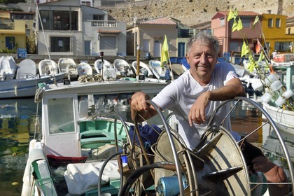 France, Bouches-du-Rhône (13), Marseille, quartier d'Endoume, le Vallon des Auffes, le pêcheur Henri Rossi
