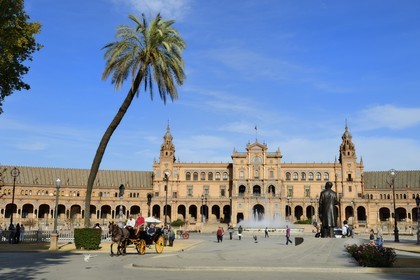 Spain, Andalusia, Seville, Parque de Maria Luisa, Plaza de Espana (Spain Square) built for the 1929 Universal Exhibition