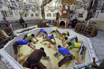 Iran, province d'Ispahan, Ispahan, maison de la force (Zurkhaneh) où est pratiqué le sport national traditionnel iranien appelé Varzesh-e Pahlavani