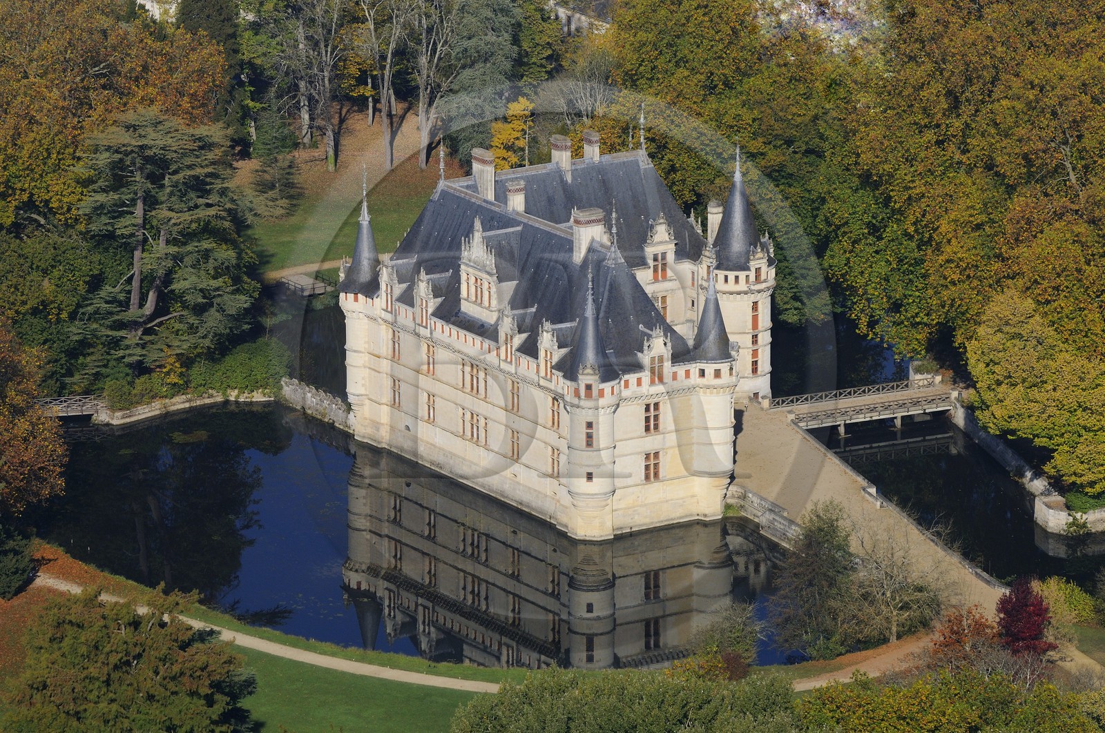 France, Indre-et-Loire (37), Vallée de la Loire classée Patrimoine Mondial de l' UNESCO, château d' Azay-le-Rideau (vue aérienne)