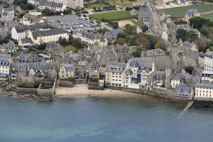 France, Finistère (29), Roscoff, église Notre-Dame-de-Croaz-Batz (vue aérienne)