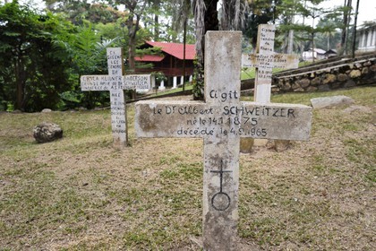 Gabon, Province du Moyen-Ogooué, Lambaréné, Hopital Albert Schweitzer, tombe d'Albert Schweitzer