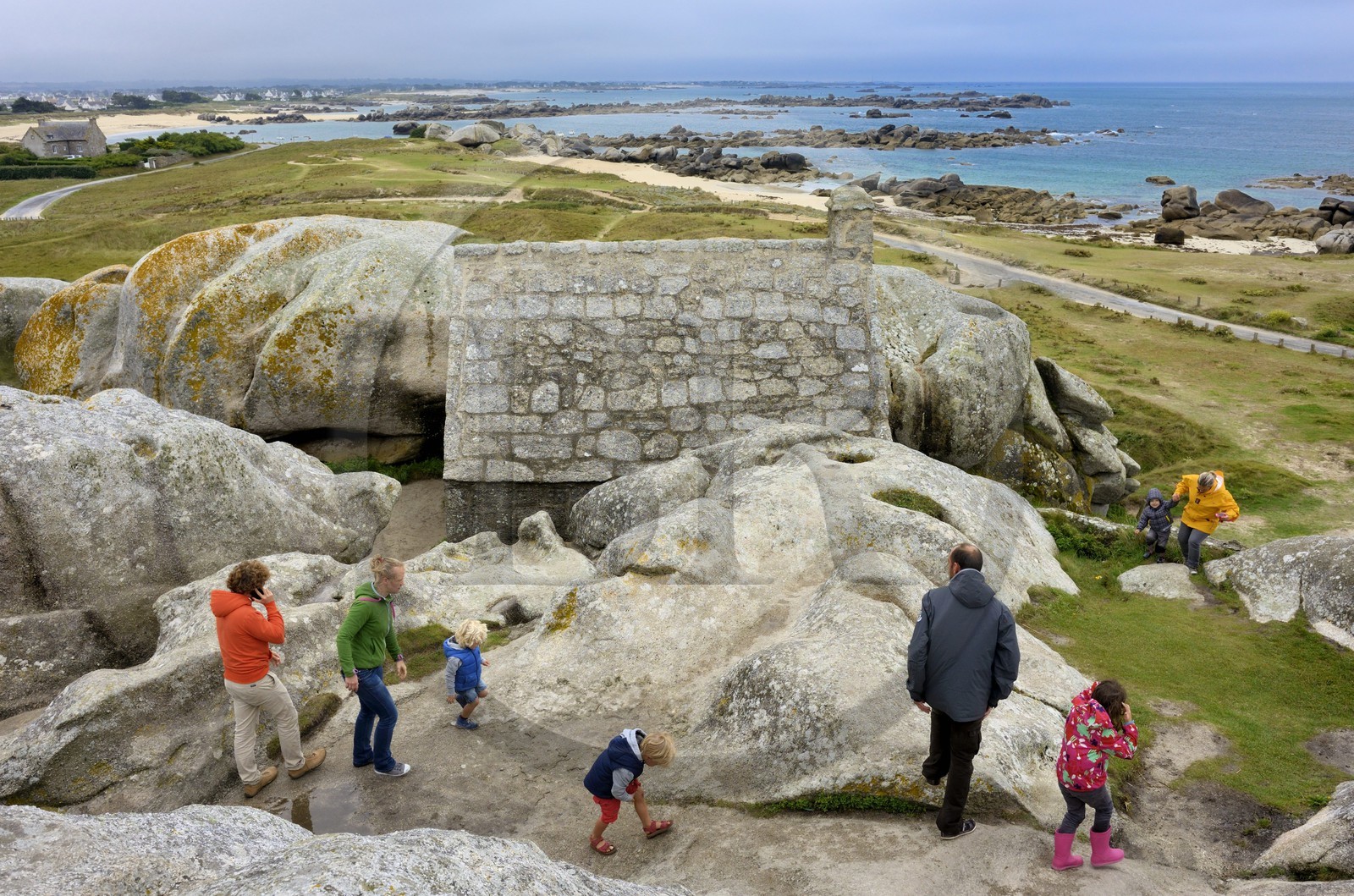 France, Finistère (29), Pays des Abers, Côte des Légendes, le hameau de Meneham, le corps de garde, ancien poste douanier du XVIIe siècle France, Finistère (29), Pays des Abers, Côte des Légendes, le hameau de Meneham, le corps de garde, ancien poste douanier du XVIIe siècle