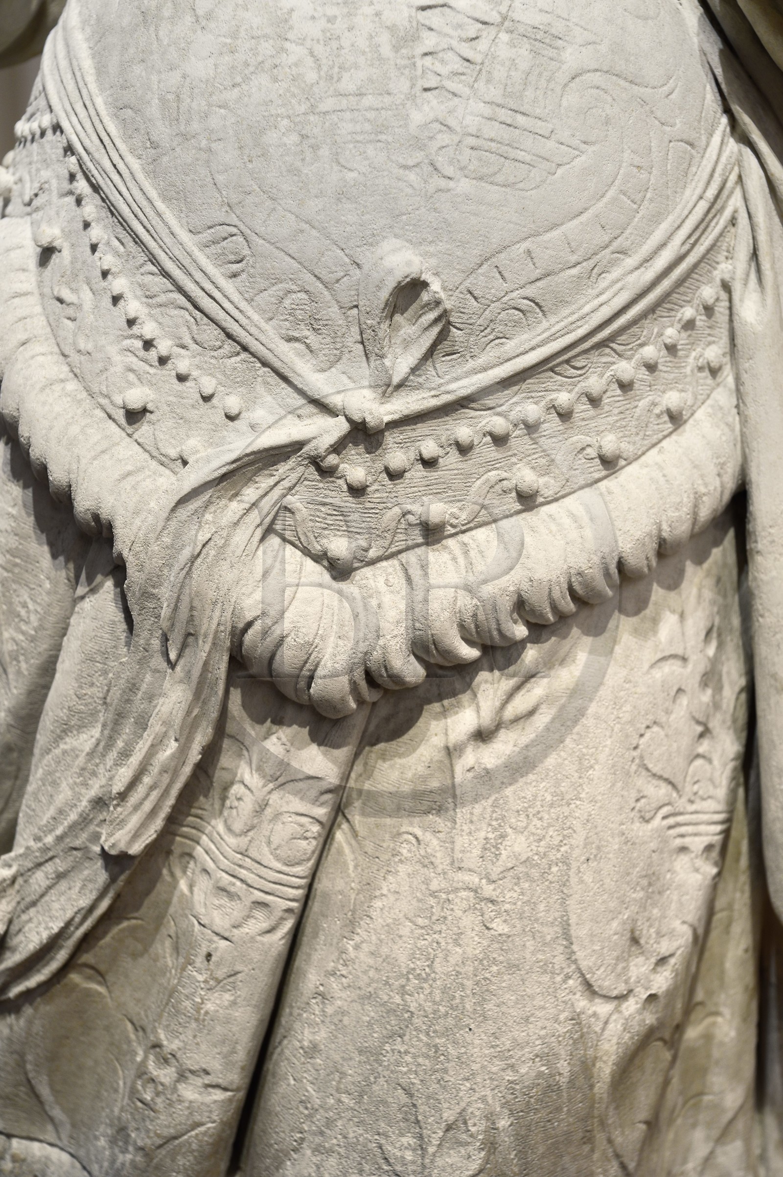 France, Meuse (55), Saint-Mihiel, musée d'Art Sacré, statue de Sainte Elisabeth attribuée au sculpteur Ligier Richier (XVIème siècle), le noeud d'Isis fermant la ceinture évoque celui ornant la robe de la Vierge de la Pâmoison