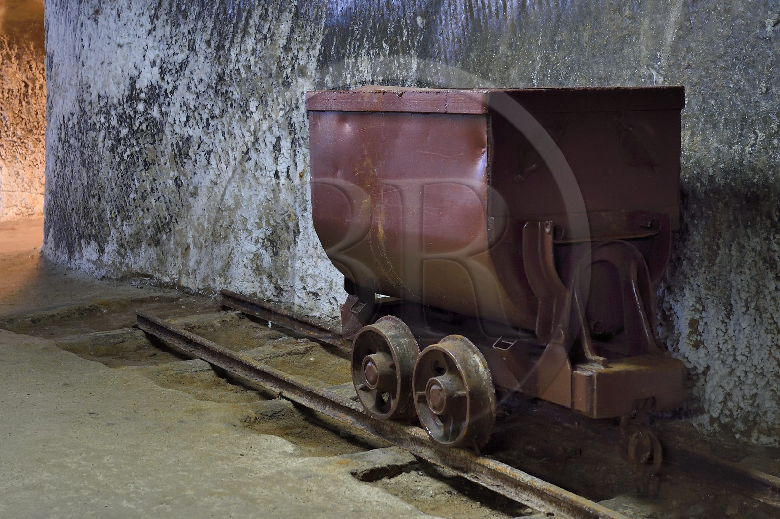 Roumanie, Transylvanie, région de Cluj, Turda, ancienne mine de sel de Turda dont l'exploitation a commencée à l'époque romaine, transformée en centre de loisirs et de santé, ancien chariot de la mine