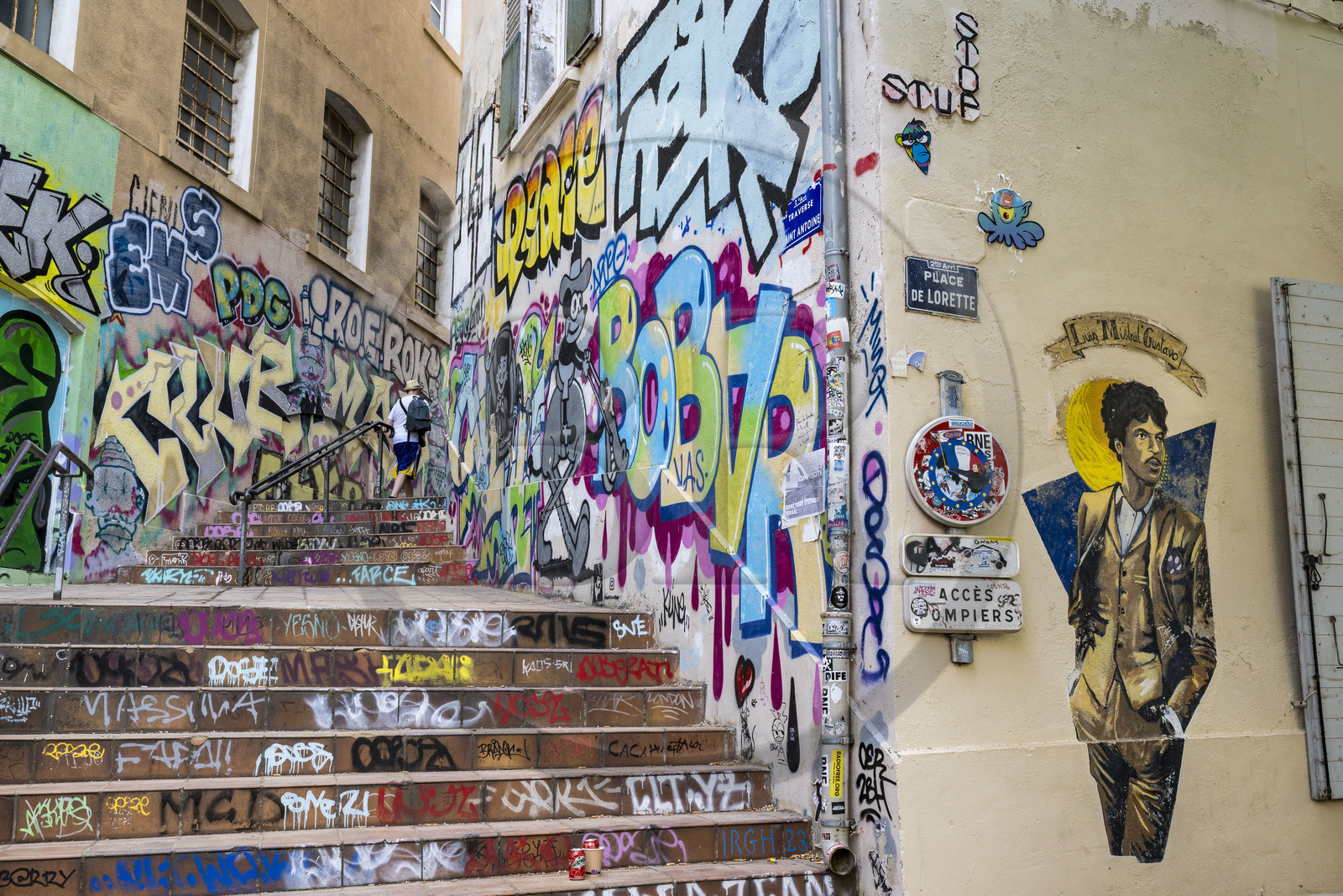 France, Bouches-du-Rhône (13), Marseille, quartier du Panier, graffitis dans l'escalier de la place de Lorette