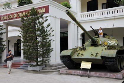 Vietnam, Hanoï, le musée de l'armée, char russe ayant participé à la prise de Saigon