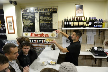 Spain, Andalusia, Granada, tapas bar Los Diamantes