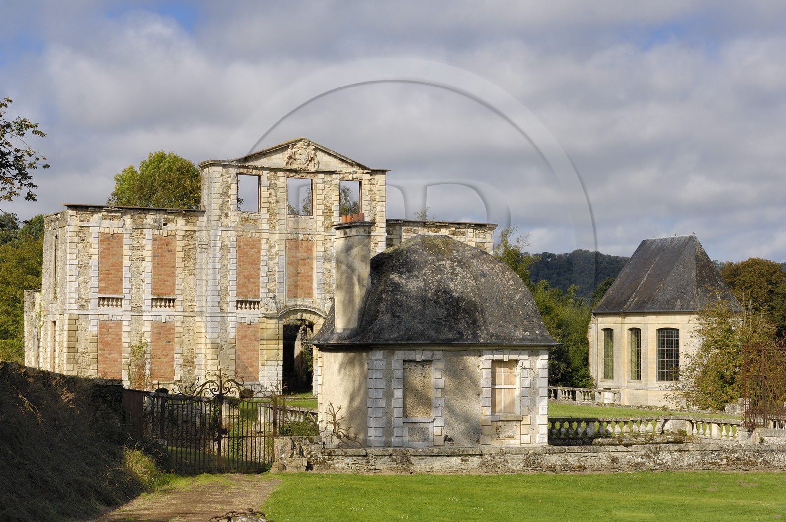 France, Calvados (14), Suisse Normande, Thury-Harcourt, ruines du château incendié en août 44 par l'armée allemande