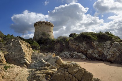 France, Corse-du-Sud (2A), Golfe d'Ajaccio, tour de Capitello, pres de la plage du Ricanto