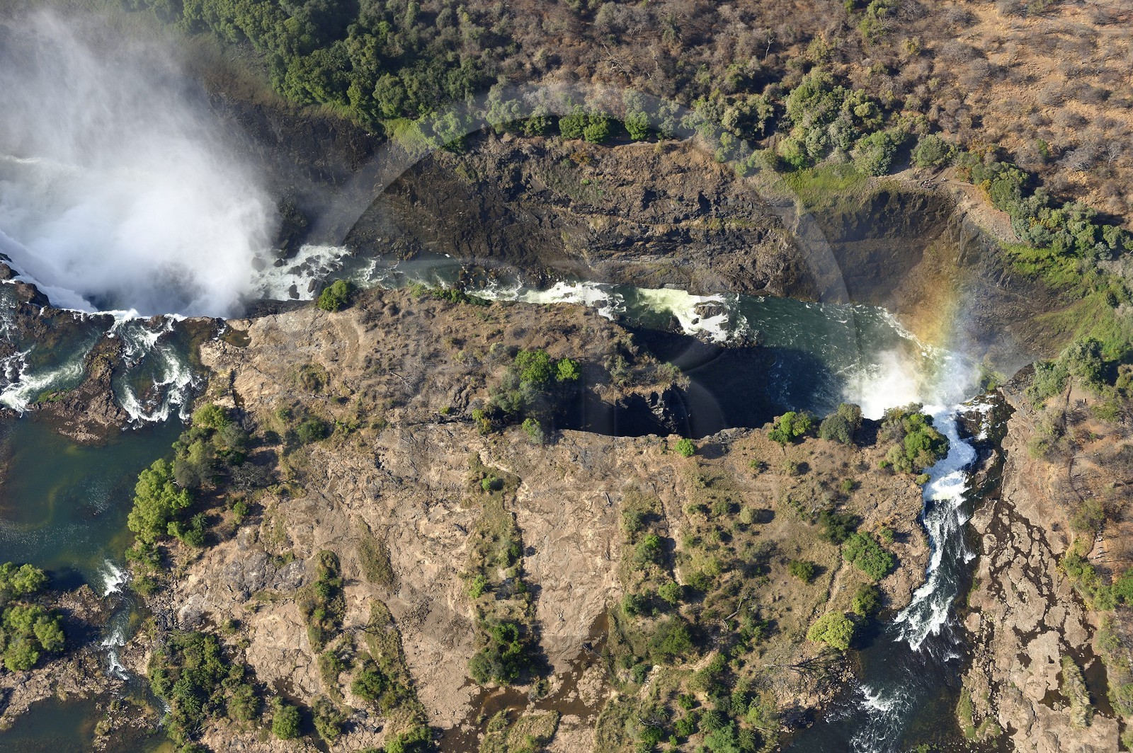 Zimbabwe, province de Matabeleland septentrional, fleuve Zambèze, les Chutes Victoria, classées Patrimoine Mondial de l'UNESCO (vue aérienne)