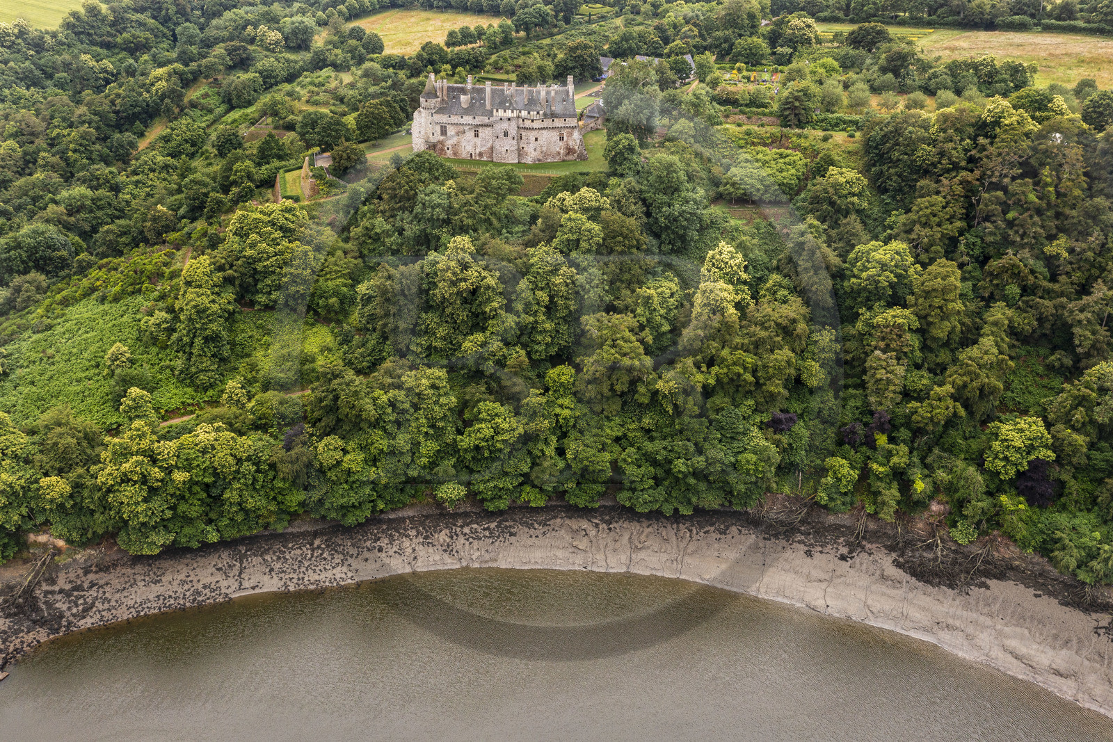 France, Côtes d'Armor (22), Ploezal, chateau de La Roche-Jagu au bord de la Trieux (vue aérienne)