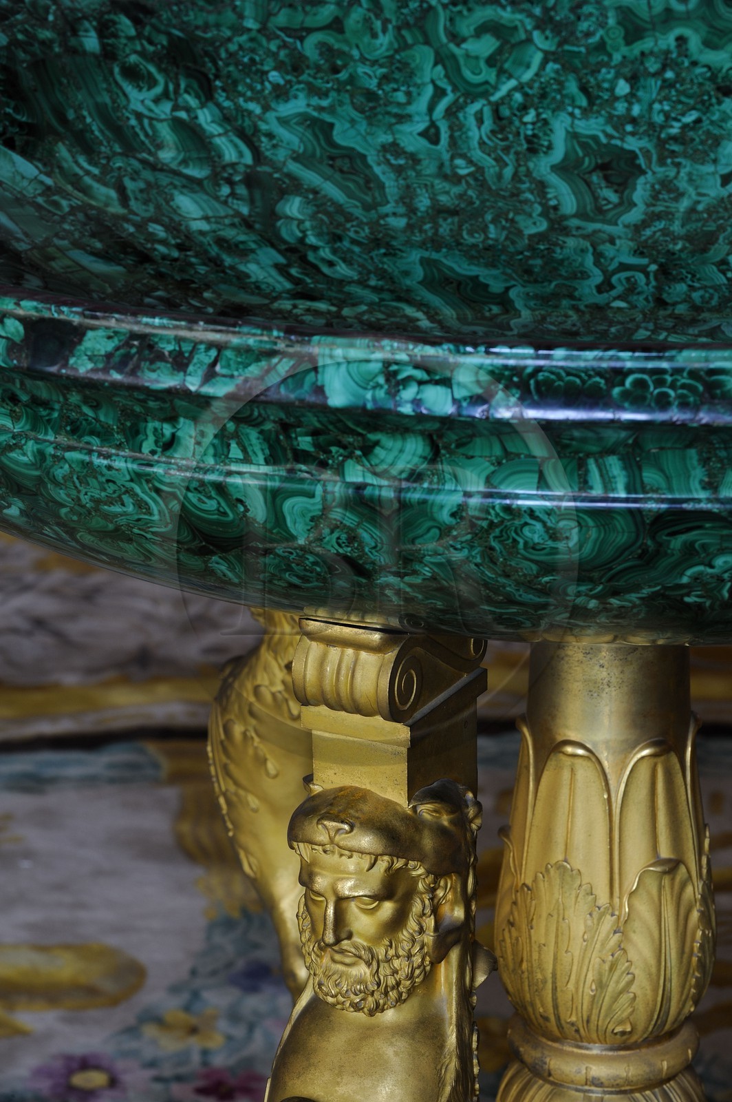 France, Yvelines (78), château de Versailles, classé Patrimoine Mondial de l'UNESCO, le Grand Trianon, salon des malachites, vasques de malachite (1809)