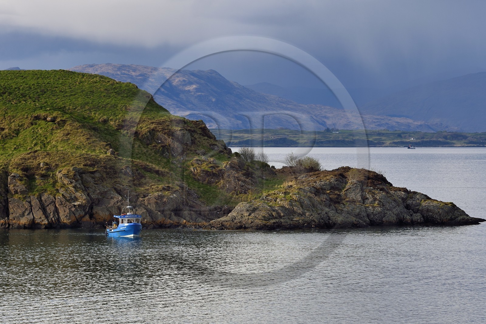 United Kingdom, Scotland, Highland, Argyll and Bute, Oban, fishermen in the islets of Loch Linnhe east of the Isle of Mull