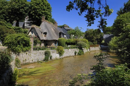 France, Seine-Maritime (76), le village de Veules-les-Roses est traversé par la Veules fleuve célèbre pour la faible longueur de son cours (1 100 m)