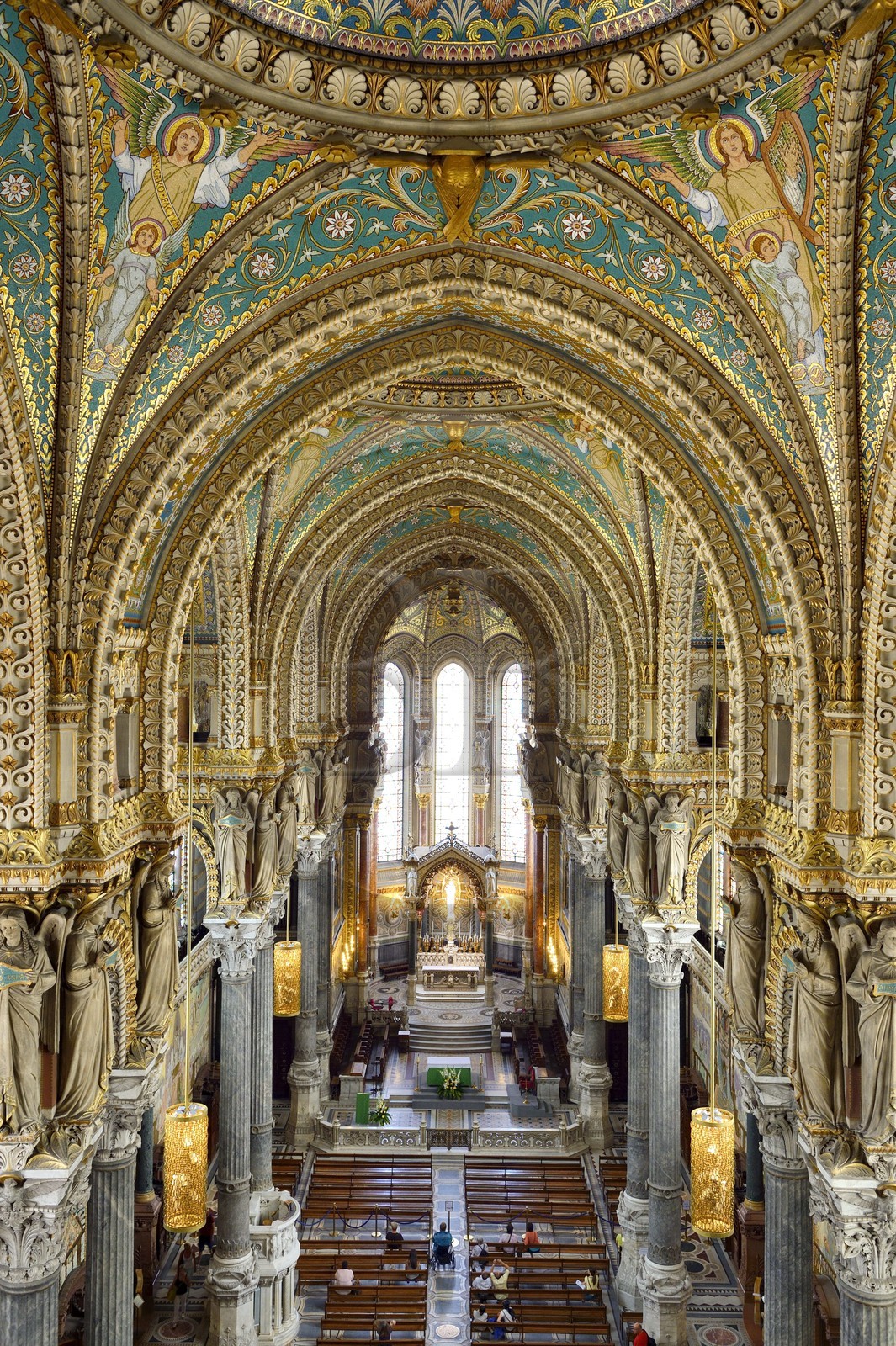 France, Rhône (69), Lyon, site historique classé Patrimoine Mondial de l'UNESCO, Basilique Notre Dame de Fourvière, la nef