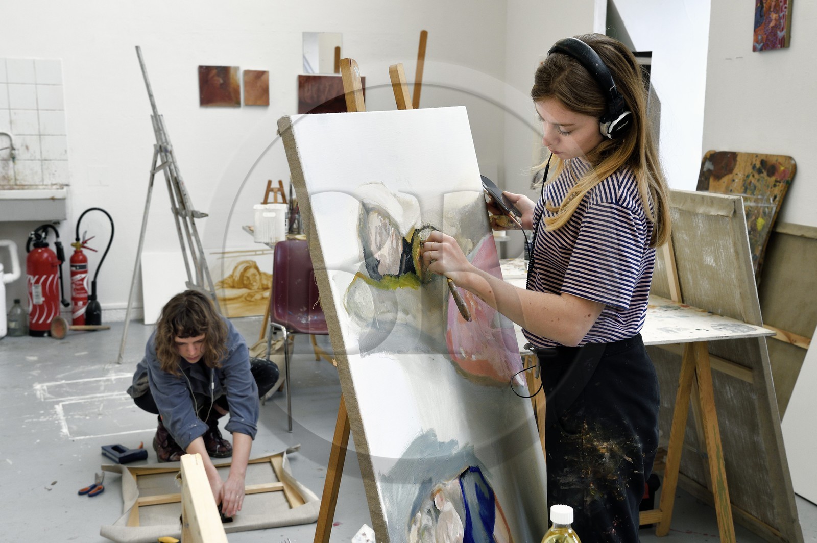 France, Paris (75), quartier de Saint-Germain-des-Prés, Ecole nationale supérieure des Beaux-Arts, batiment Chimay dans l'ancien Hotel de Chimay, étudiants dans l'atelier Tim Eitel