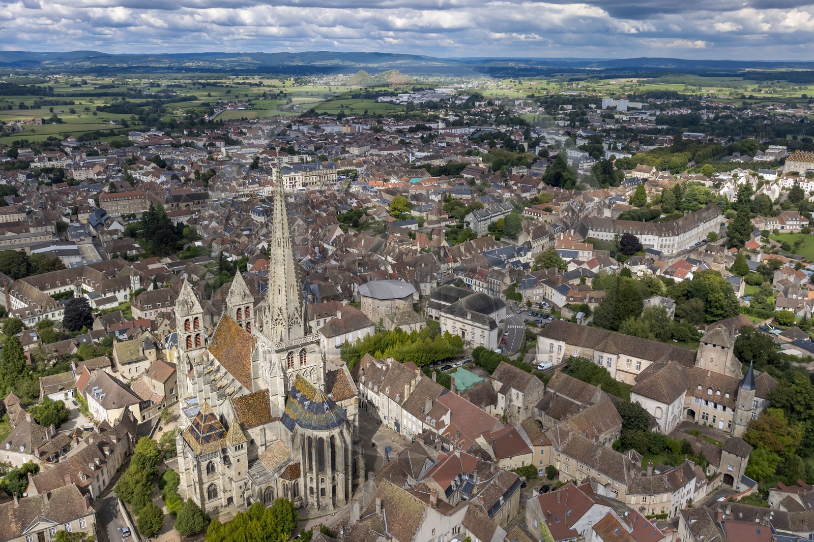 France, Saône-et-Loire (71), Autun, la cathédrale Saint-Lazare (vue aérienne)