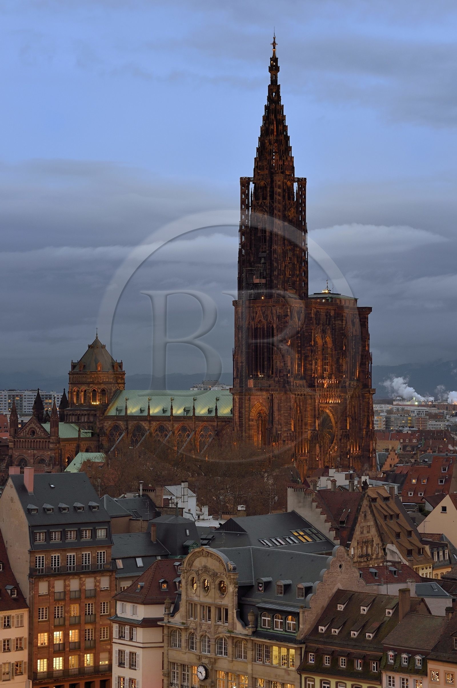 France, Bas-Rhin (67), Strasbourg, vieille ville classée au Patrimoine Mondial de l’UNESCO, la place Kléber à Noël et la cathédrale