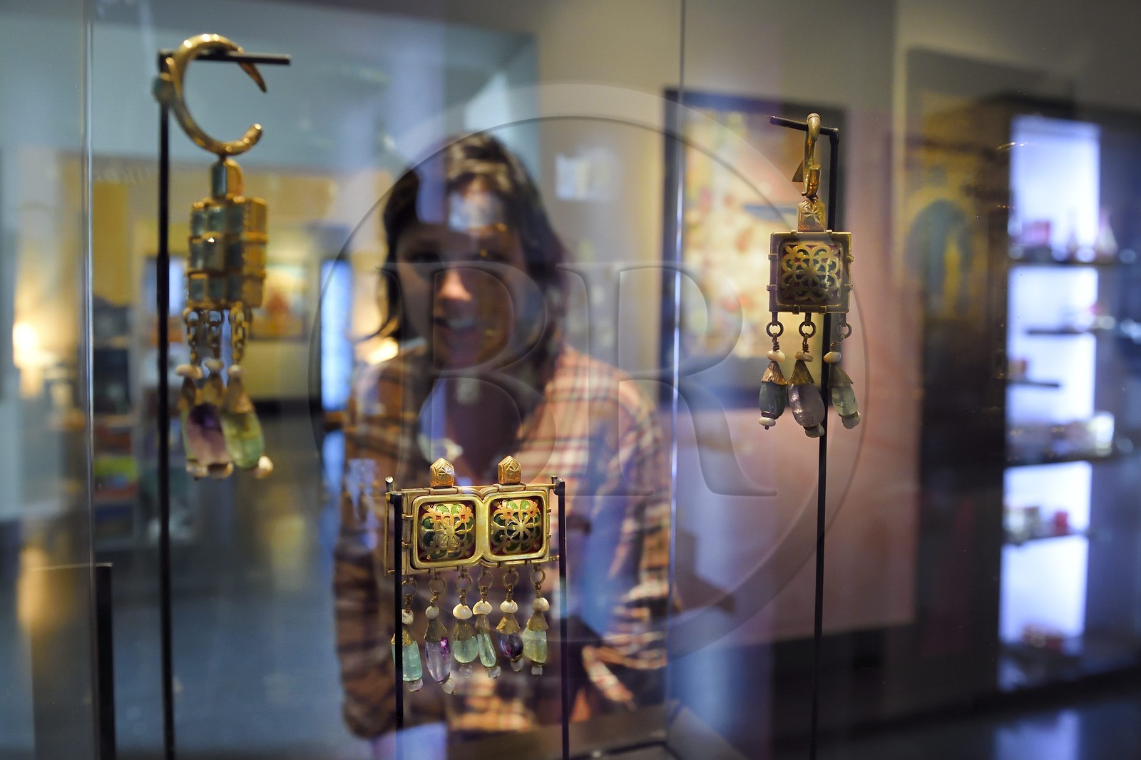 Maroc, Casablanca, musée Abderrahman Slaoui dit La Maison du Collectionneur, bijou reproduit en 1931 par la maison Cartier avec d'anciennes boucles d'oreilles, or et émeraudes