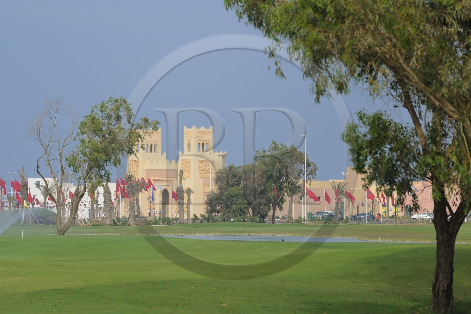 Maroc, région de l'Oriental, station balnéaire de Mediterrania Saïdia, le Palmeral Golf Saïdia et la porte de la galerie marchande Médina Saidia