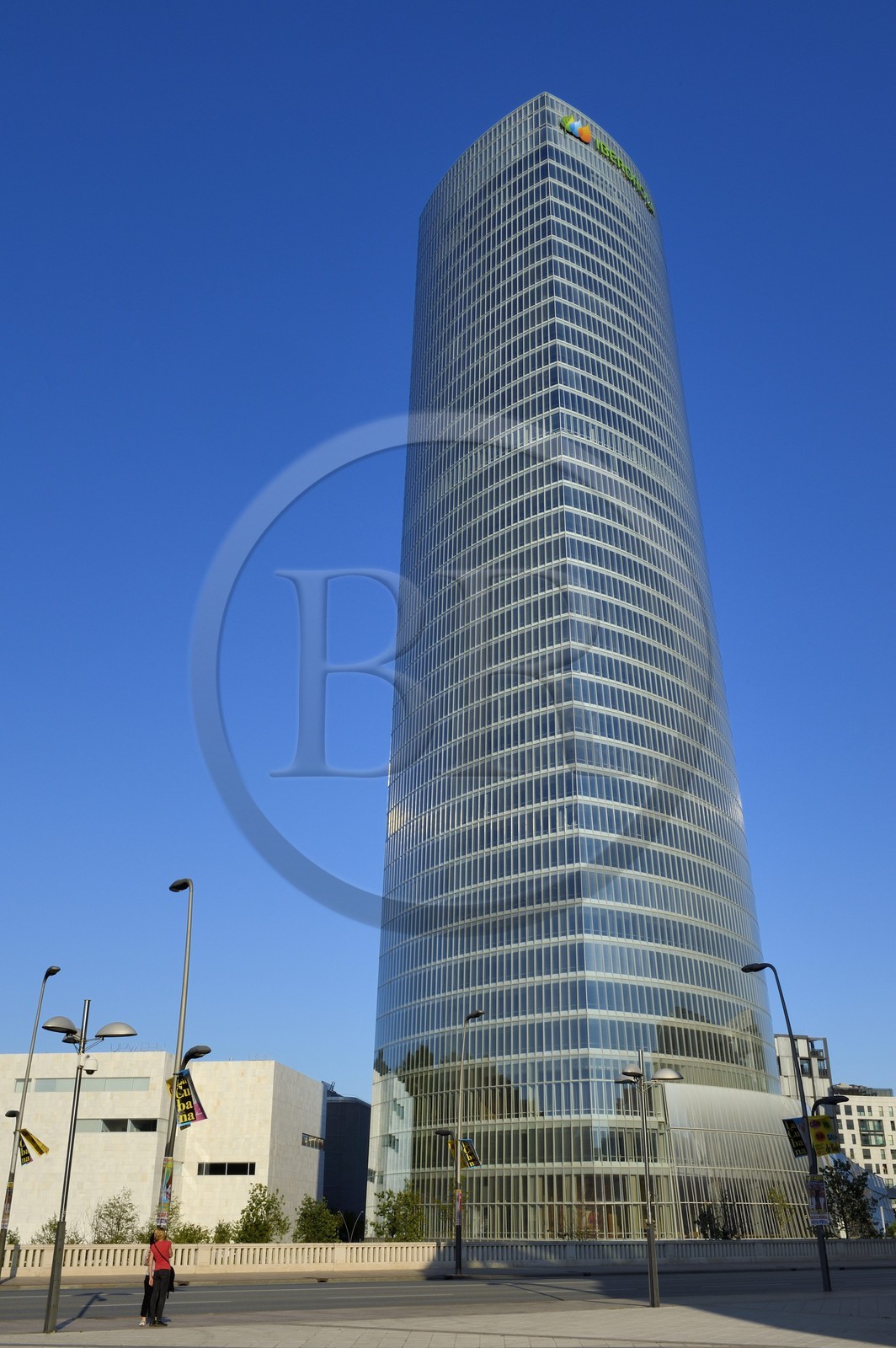 Espagne, Biscaye, Pays Basque espagnol, Bilbao, la Tour Iberdrola de l'architecte argentin César Pelli est un gratte-ciel de 165 mètres