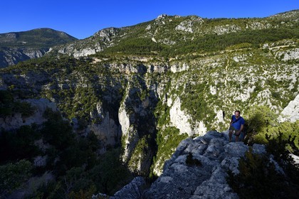 Var (83) rive gauche et Alpes-de-Haute-Provence (04) rive droite, Parc Naturel Régional du Verdon, le Grand Canyon des Gorges du Verdon vue de la Corniche Sublime