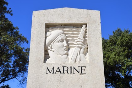 France, Alpes-Maritimes (06), Nice,  le vieux port, place Guynemer, monument aux morts de style Art déco
