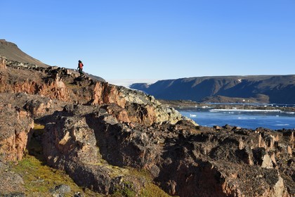 Groenland, cote Nord-Ouest, Smith sound au nord de la baie de Baffin, Inglefield Land, randonnée sur le site de Etah dans le Foulke fjord, campement inuit aujourd'hui abandonné qui servit de base à plusieurs expéditions polaires