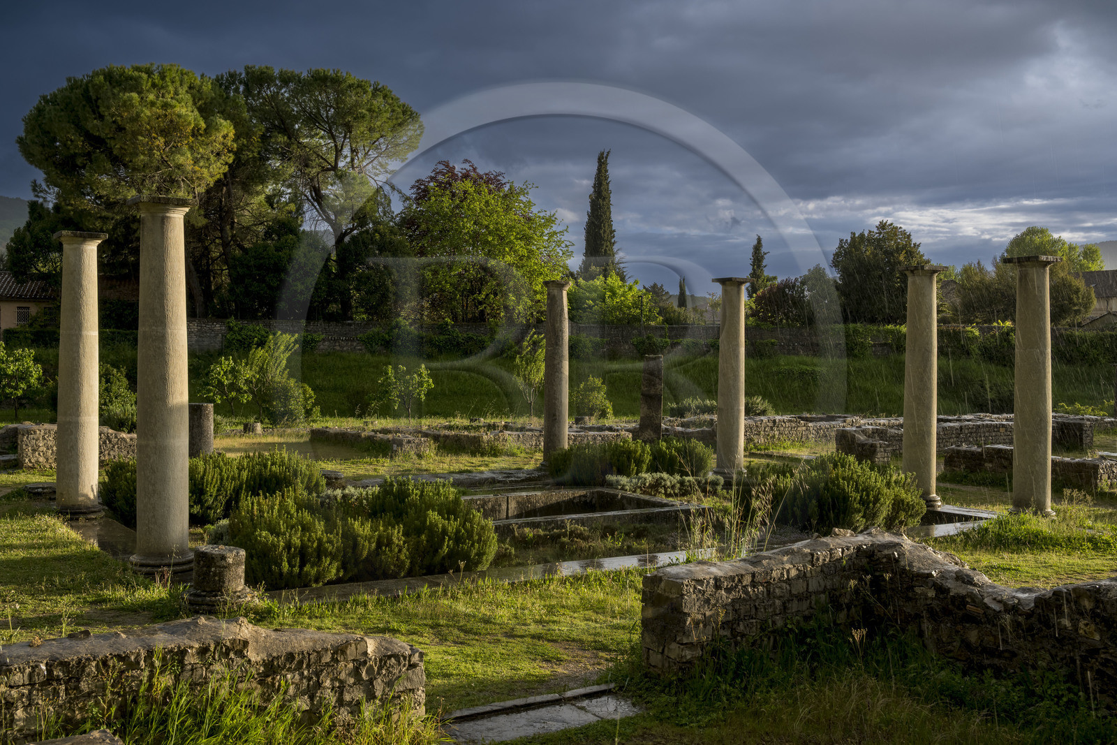 France, Vaucluse (84), Dentelles de Montmirail, Vaison-la-Romaine, site archéologique de la Villasse, vestiges de la Maison au Dauphin