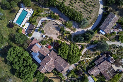 France, Var (83), Provence Verte, Bras, vers Saint-Maximin-la-Sainte-Baume, la maison d'hotes Le Peyrourier - une campagne en Provence (vue aérienne)