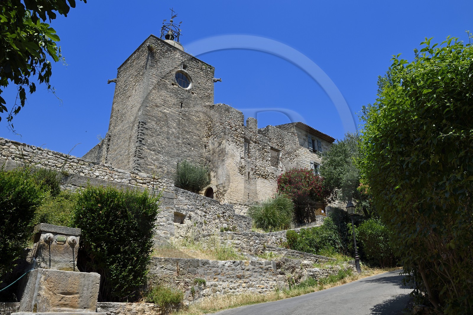 France, Var (83), Provence Verte, Correns, 1er village bio de France, campanile de l' église Notre-Dame de Correns