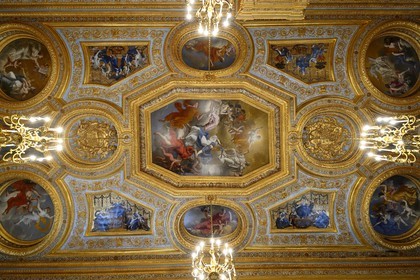 France, Ille-et-Vilaine (35), Rennes, le Palais du parlement de Bretagne aujourd'hui cour d'appel de Rennes, la Grand'Chambre, plafond à caissons conçu par Charles Errard (1656), au centre La Justice exterminant les Vices du peintre Noël Coypel
