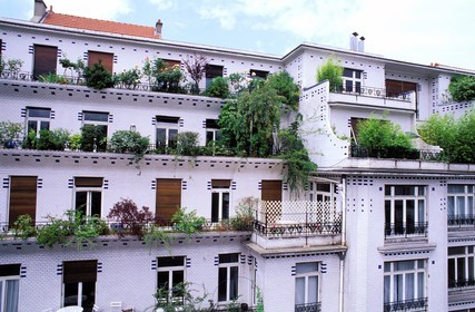 France, Paris, building in 26 Rue Vavin built in 1911-1912 by architeces Henri Sauvage et Charles Sarazin with a terraced facade