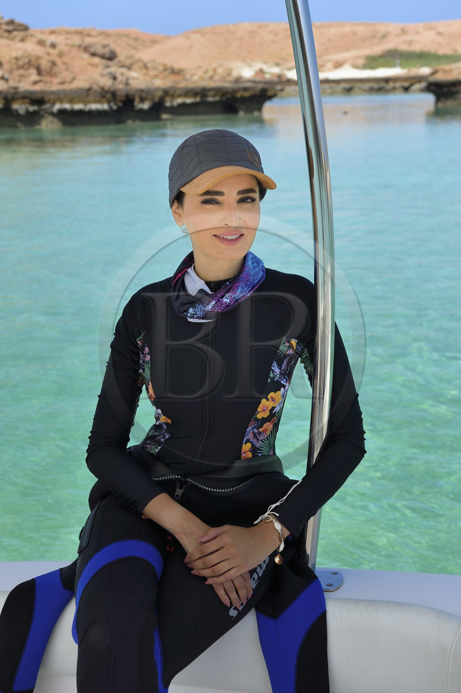 Sultanat d'Oman, gouvernorat de Mascate, réserve naturelle des Iles Daymaniyat, la photographe-plongeuse Maisa Al Hooti