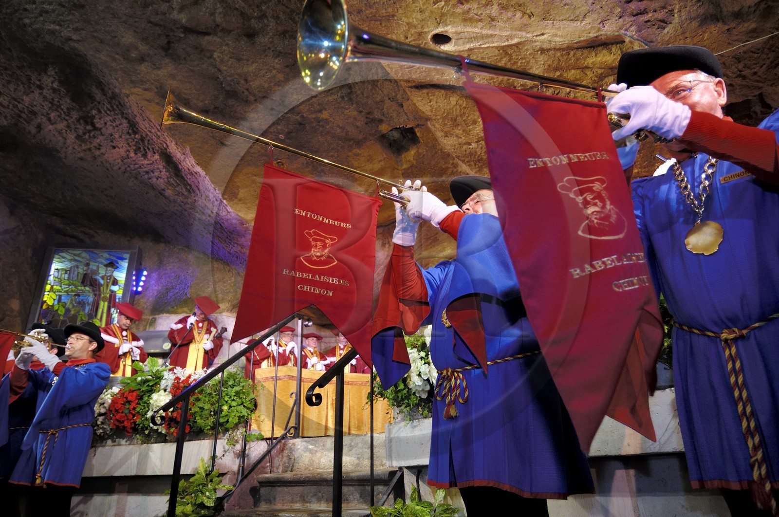 France, Indre et Loire (37), Chinon, les Caves Painctes, confrérie des bons entonneurs rabelaisiens lors du Chapitre de la Fleur