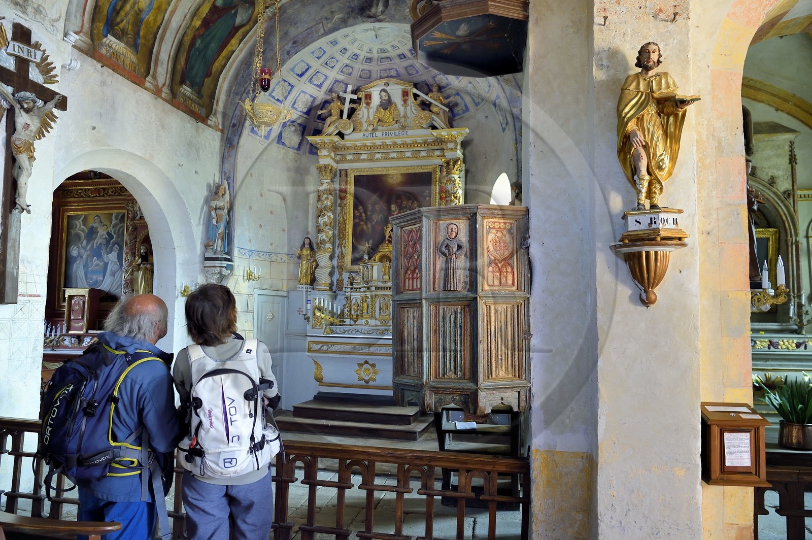 France, Cantal (15), étape sur le chemin de Saint-Jacques de Compostelle par la Via Arverna, Neussargues-Moissac, église Saint-Hilaire du XIIe siècle France, Cantal (15), étape sur le chemin de Saint-Jacques de Compostelle par la Via Arverna, Neussargues-Moissac, église Saint-Hilaire du XIIe siècle