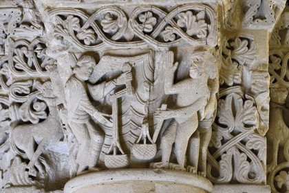 France, Charente-Maritime (17),  Saintonge, Saintes, la basilique Saint-Eutrope, chapiteau représentant le Jugement Dernier et la pesée des âmes (fin XIème siècle) dans l'église haute