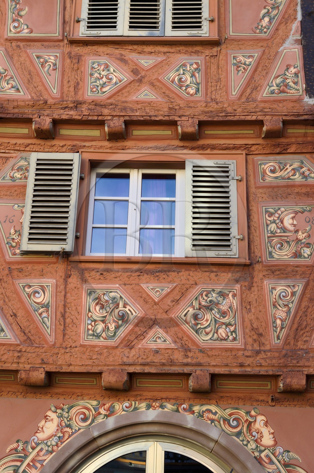 France, Bas-Rhin (67), Bouxwiller, maison à pans de bois dans la Grande rue France, Bas-Rhin (67), Bouxwiller, maison à pans de bois dans la Grande rue